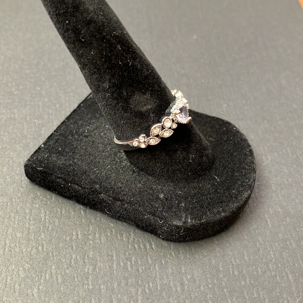 Women’s Heart Shaped Ring Size 8. - Picture 7 of 8